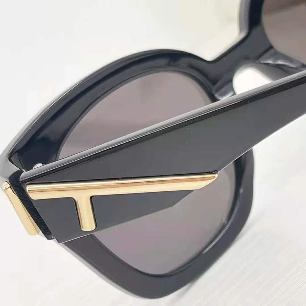 Fendi Square Fendi First Black Acetate Sunglasses for Women Fendi Square Fendi First Black Acetate Sunglasses for Women