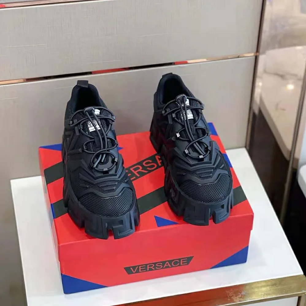 Versace Greca Labyrinth Lace-up Shoes for Men in Black Versace Greca Labyrinth Lace-up Shoes for Men in Black