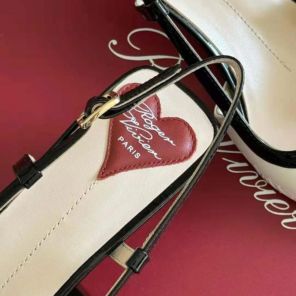 Roger Vivier Viv' Canard Slingback Pumps in Patent Leather for Women in Black Roger Vivier Viv' Canard Slingback Pumps in Patent Leather for Women in Black