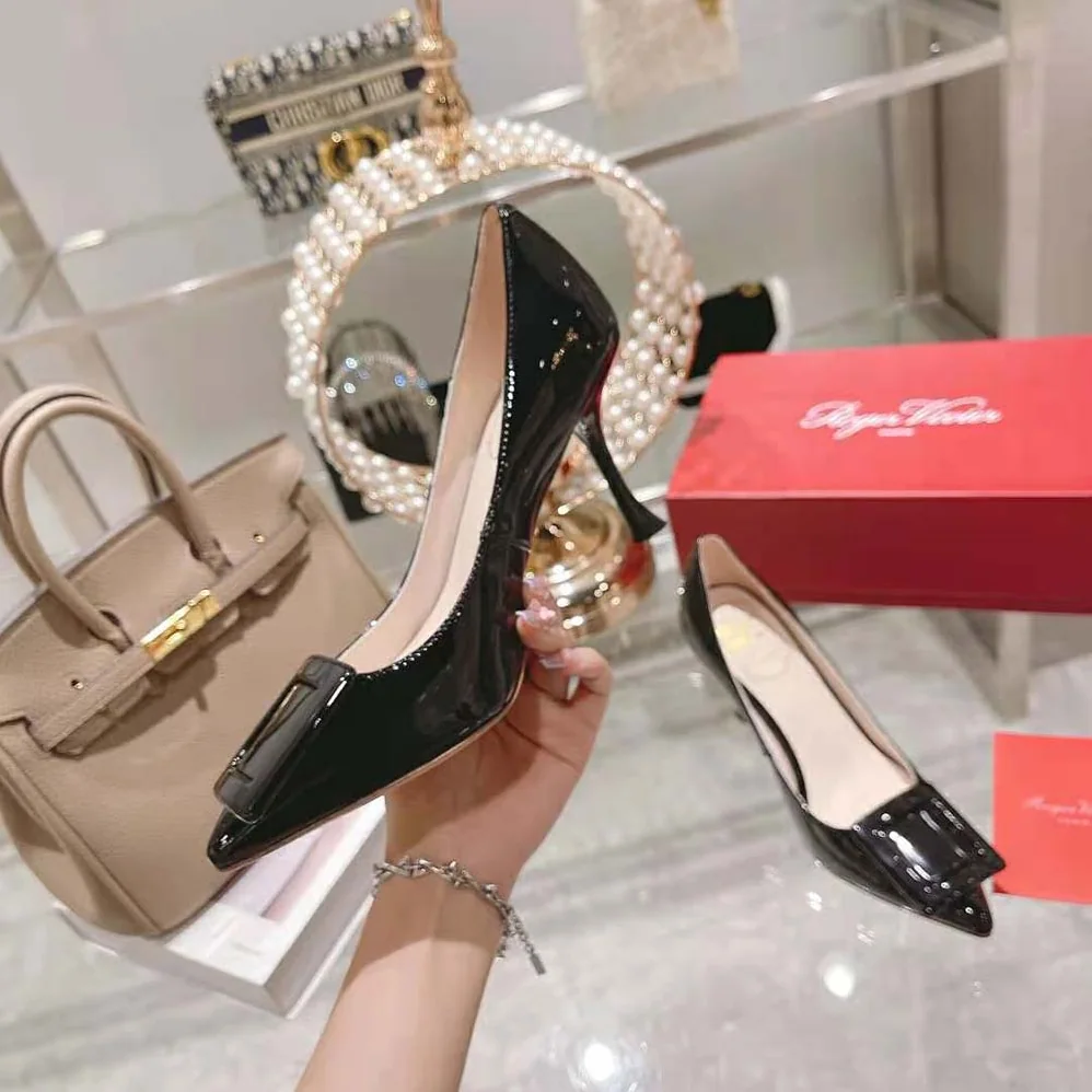 Roger Vivier Viv' In The City Pumps in Patent Leather for Women in Black Roger Vivier Viv' In The City Pumps in Patent Leather for Women in Black