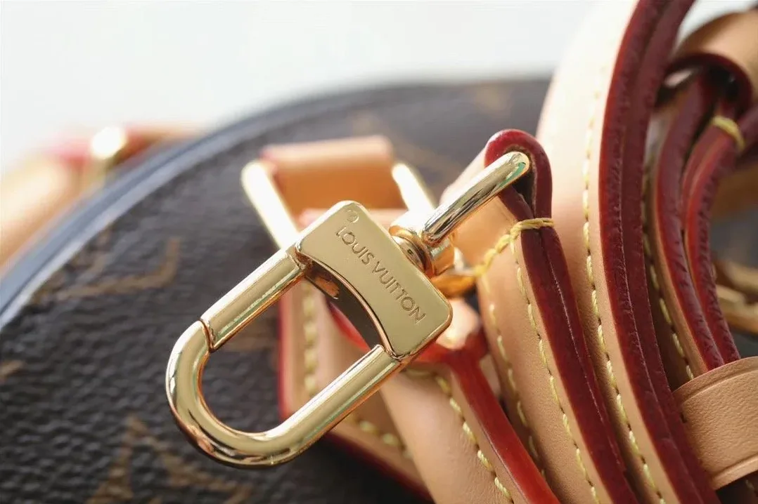 Louis Vuitton Ellipse BB Handbag Created By Nicolas Ghesquiere From Classic Monogram Canvas Brown / Louis Vuitton Ellipse BB Handbag Created By Nicolas Ghesquiere From Classic Monogram Canvas Brown /