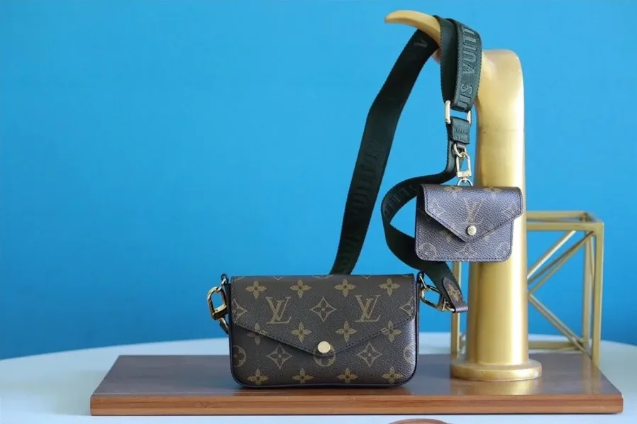 Louis Vuitton Pochette Felicie Strap & Go Wallet Shoulder Bag / Khaki Green Monogram Canvas Gold Hardware