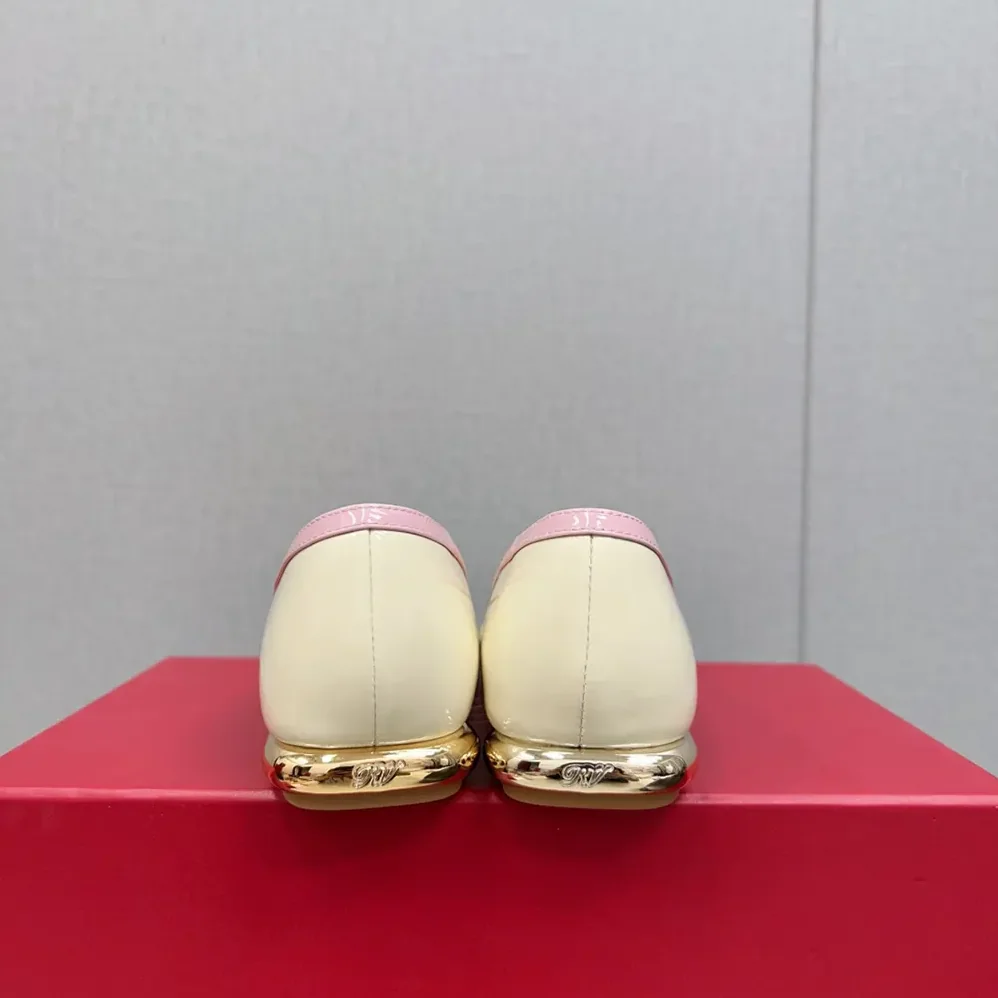 Roger Vivier Viv' Podium Ballerinas in Patent Leather for Women in White Roger Vivier Viv' Podium Ballerinas in Patent Leather for Women in White
