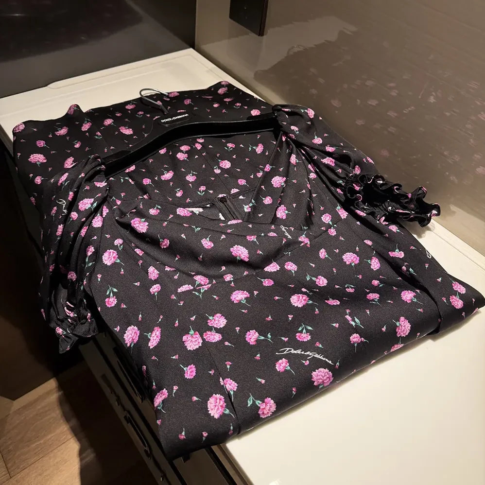 Dolce Gabbana D&G Carnations for Women in Print Dress Dolce Gabbana D&G Carnations for Women in Print Dress