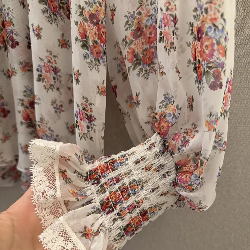 Dolce Gabbana D&G Small Flower Bouquets for Women in Print Chiffon Top Dolce Gabbana D&G Small Flower Bouquets for Women in Print Chiffon Top