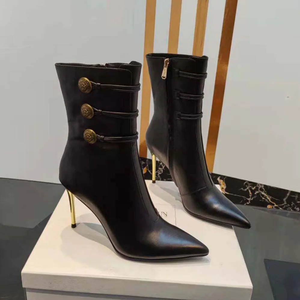 Balmain Alma Leather Ankle Boots in Smooth Leather for Women in Black Balmain Alma Leather Ankle Boots in Smooth Leather for Women in Black