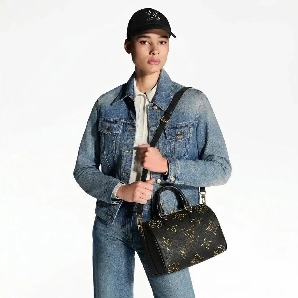 Louis Vuitton Speedy Bandouliere 25 Top Handle Bag in Black Gold Hardware Louis Vuitton Speedy Bandouliere 25 Top Handle Bag in Black Gold Hardware
