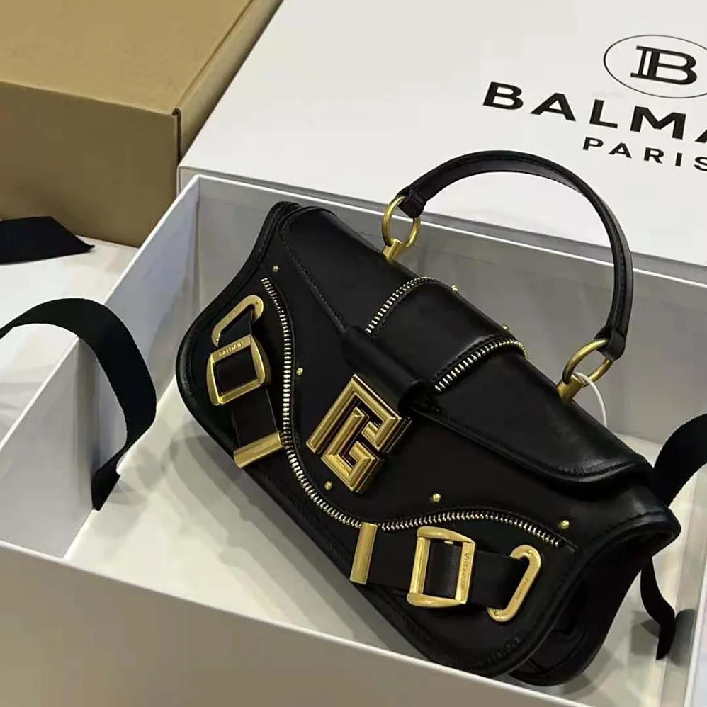 Balmain Blaze Clutch Bag in Smooth Leather for Women in Black Balmain Blaze Clutch Bag in Smooth Leather for Women in Black