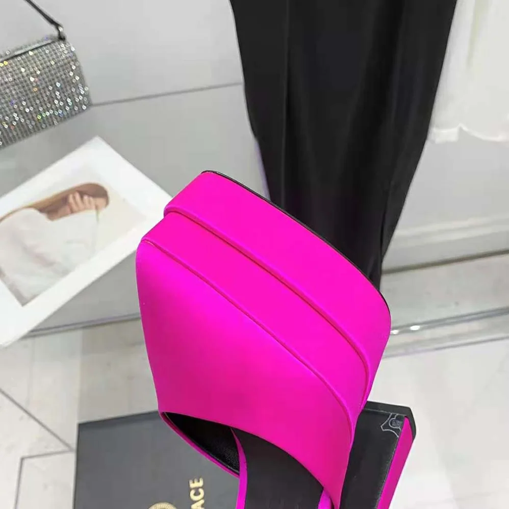 Versace Medusa Aevitas Platform Pumps in 15.5cm Heel Hight for Women in Rose