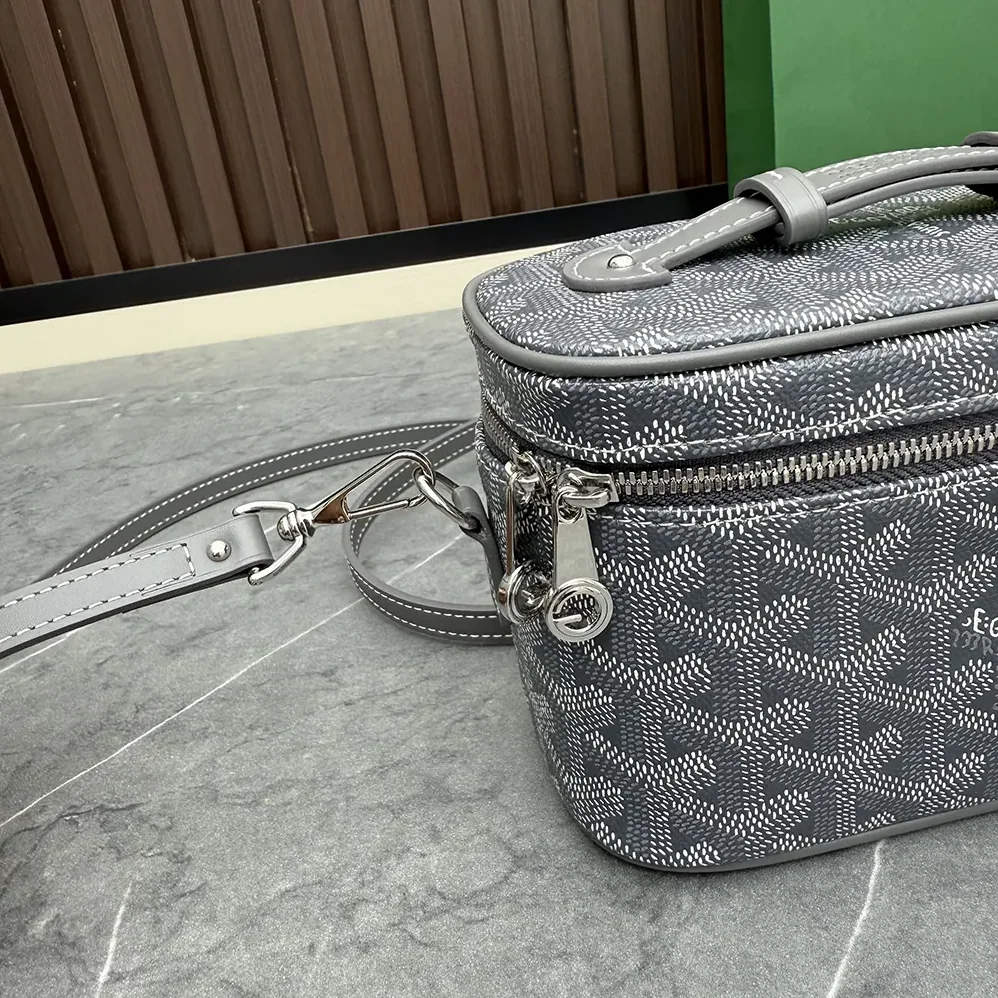 Goyard Muse Mini Vanity for Unisex in Grey