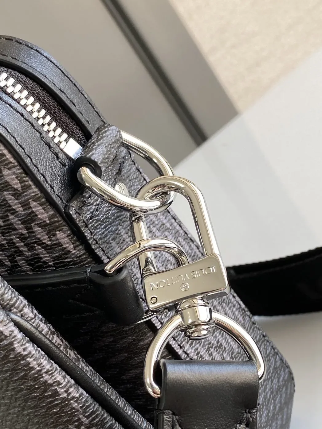 Louis Vuitton Trio Messenger Damier Graphite Black Louis Vuitton Trio Messenger Damier Graphite Black