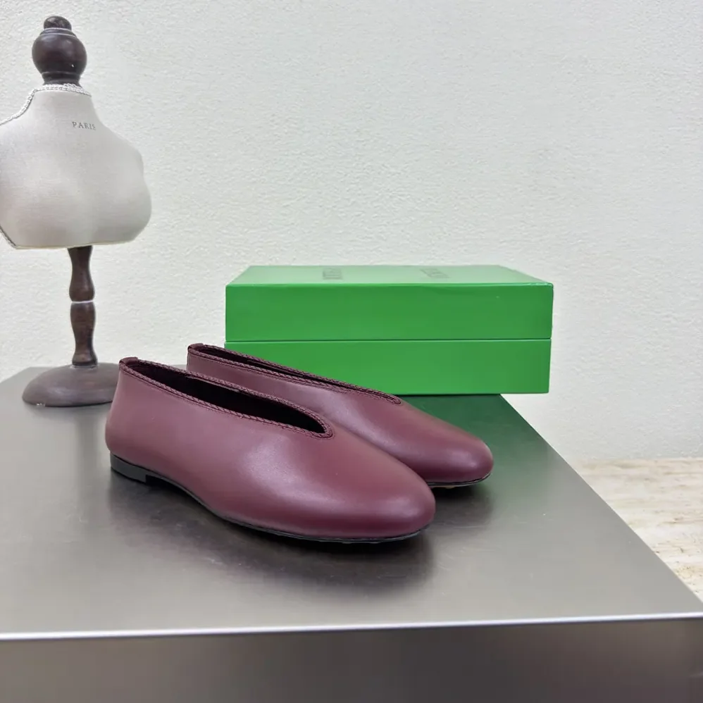 Bottega Veneta Rosa Ballerina for Women in Dark Apple Candy Bottega Veneta Rosa Ballerina for Women in Dark Apple Candy