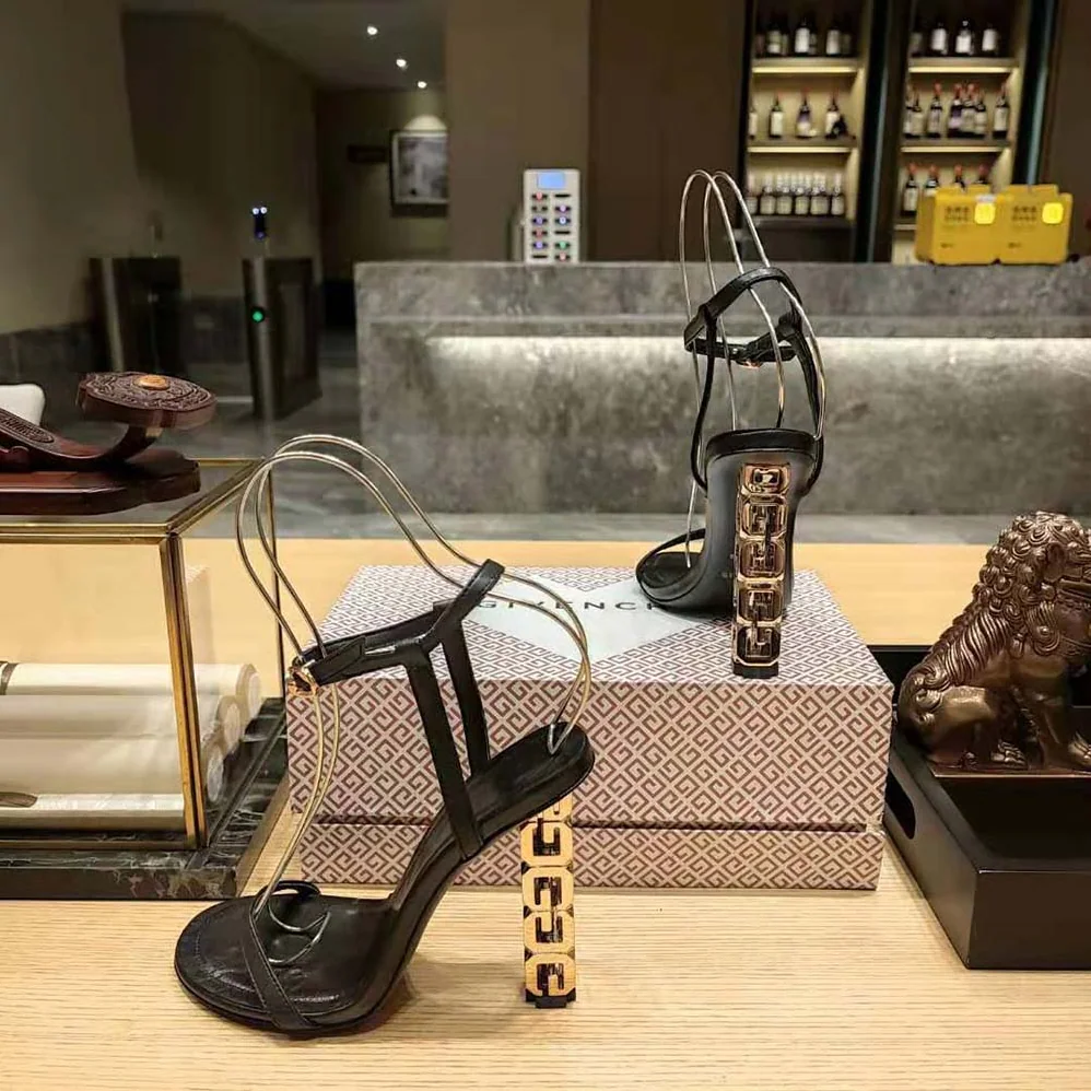 Givenchy G Cube Sandals in Leather for Women in Black Givenchy G Cube Sandals in Leather for Women in Black