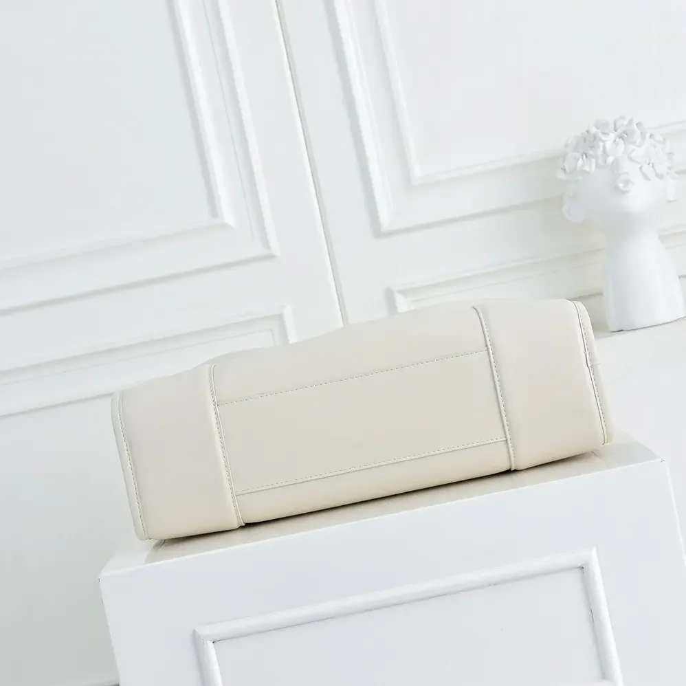 Loewe Large Amazona 180 Bag in Soft Calfskin for Women in White Loewe Large Amazona 180 Bag in Soft Calfskin for Women in White