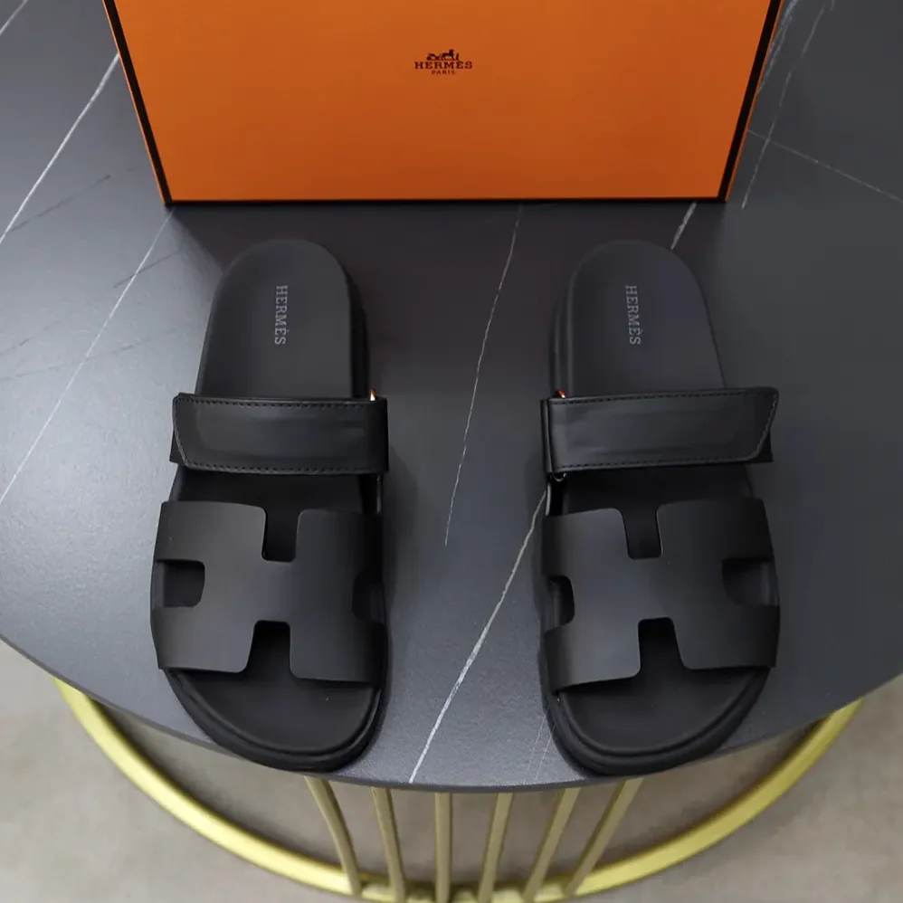 Hermes Chypre Sandal-Black H222100Zv02340 for Unisex