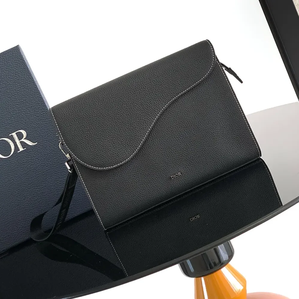 Dior Saddle A5 Triangle Pouch Black Grained Calfskin for Men Dior Saddle A5 Triangle Pouch Black Grained Calfskin for Men