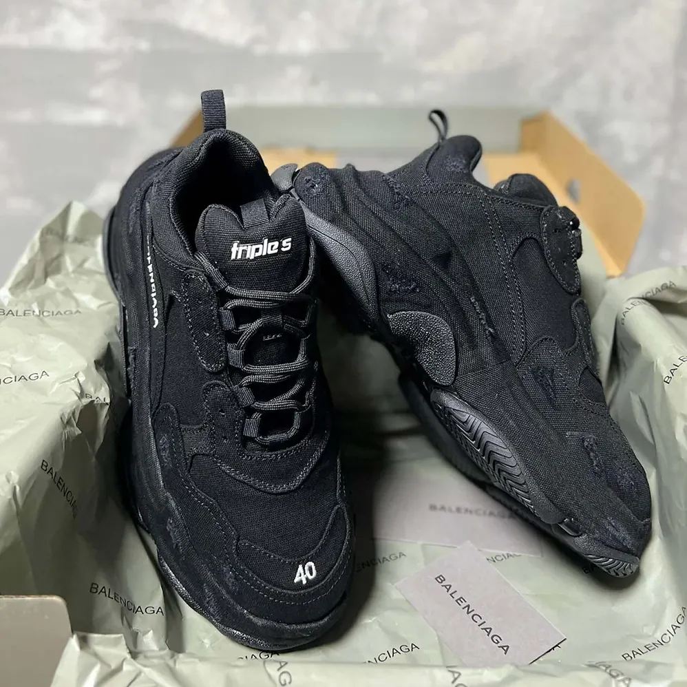 Balenciaga Triple S Sneaker in Black for Unisex Balenciaga Triple S Sneaker in Black for Unisex