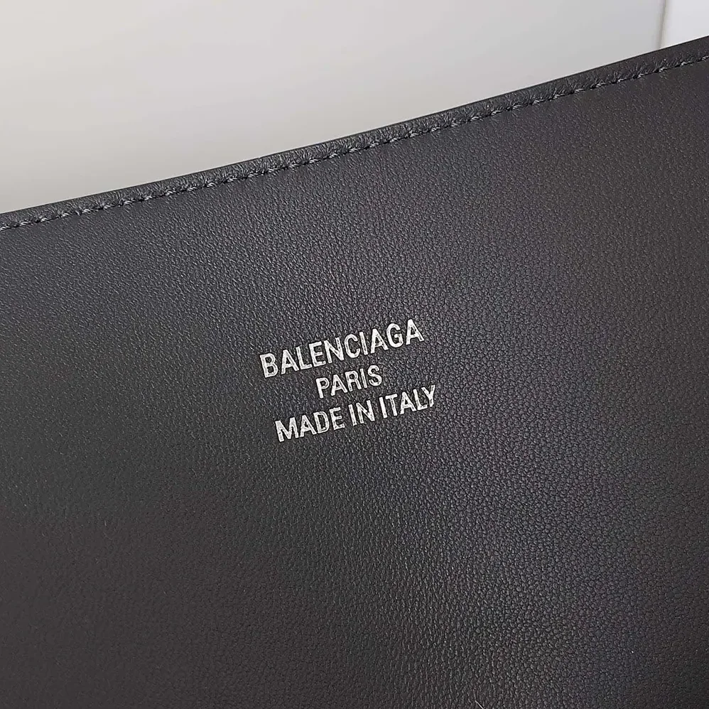 Balenciaga Bel Air XL Carry All Bag in Black Smooth Calfskin for Women in Silver Balenciaga Bel Air XL Carry All Bag in Black Smooth Calfskin for Women in Silver