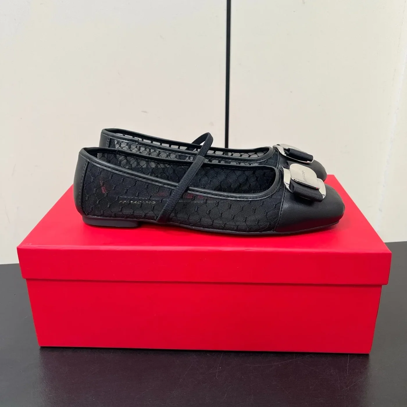Ferragamo Vara Ballet Flats Black 01J853 Ferragamo Vara Ballet Flats Black 01J853