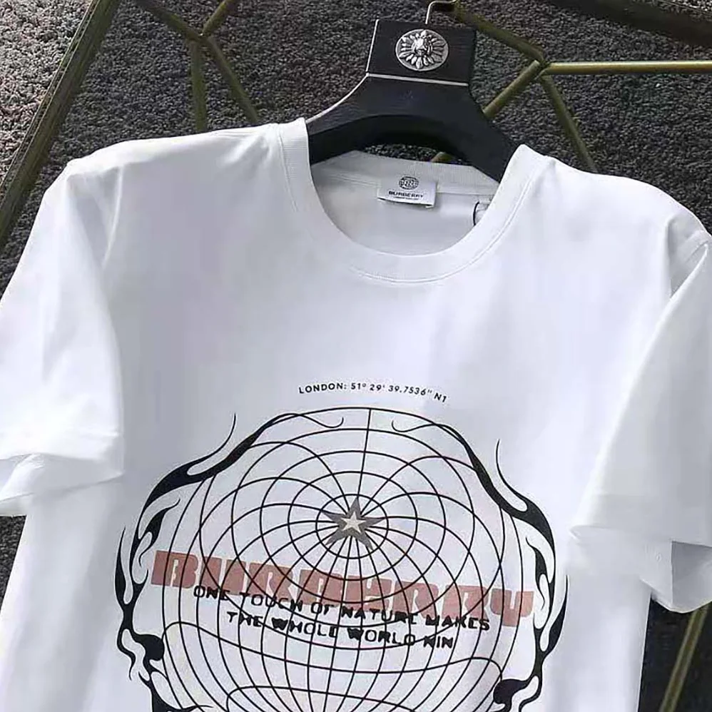 Burberry Globe Graphic Print Cotton Oversized T-shirt for Men in White Burberry Globe Graphic Print Cotton Oversized T-shirt for Men in White