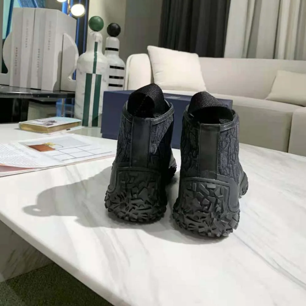 Dior B28 High-top Sneaker Black Dior Oblique Jacquard and Rubber for Unisex Dior B28 High-top Sneaker Black Dior Oblique Jacquard and Rubber for Unisex