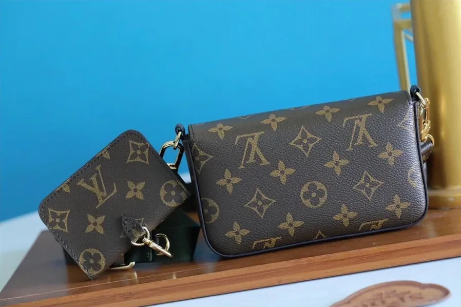 Louis Vuitton Pochette Felicie Strap & Go Wallet Shoulder Bag / Khaki Green Monogram Canvas Gold Hardware