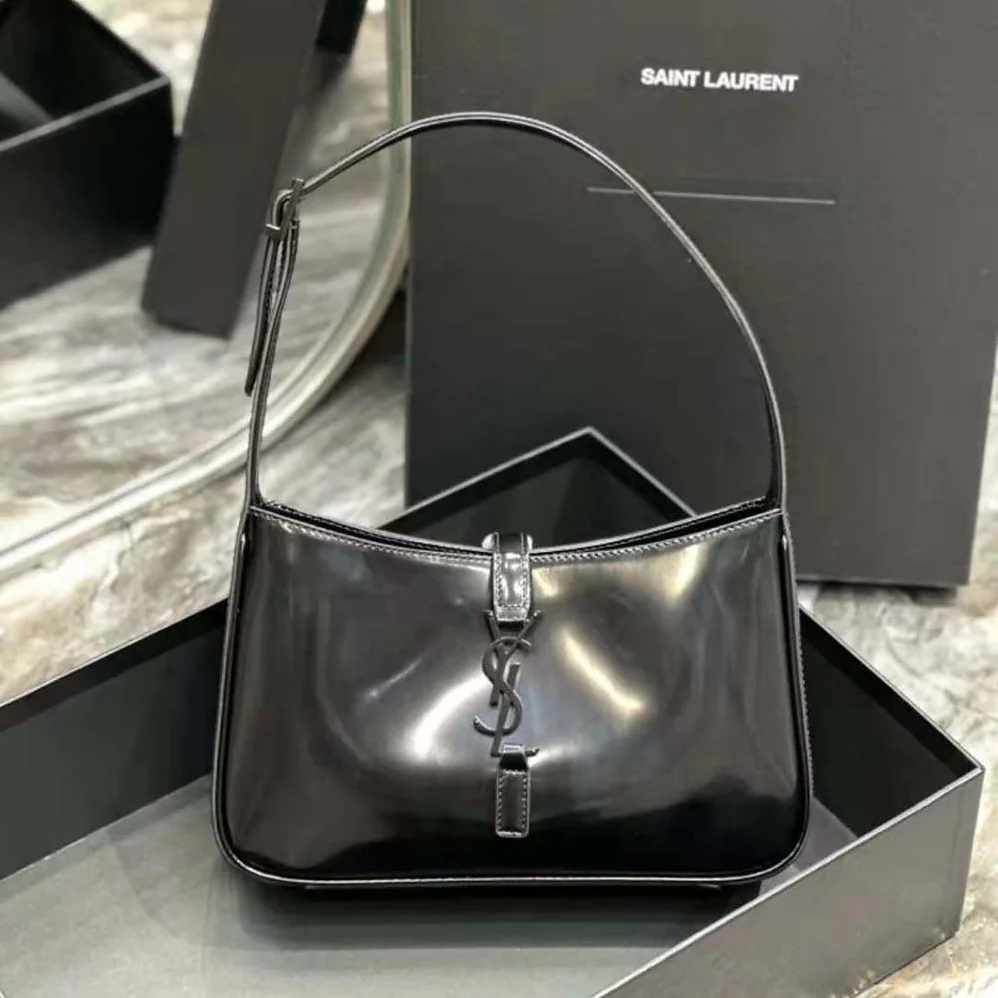 Saint Laurent YSL Le 5 à 7 in Shiny Leather for Women in Black