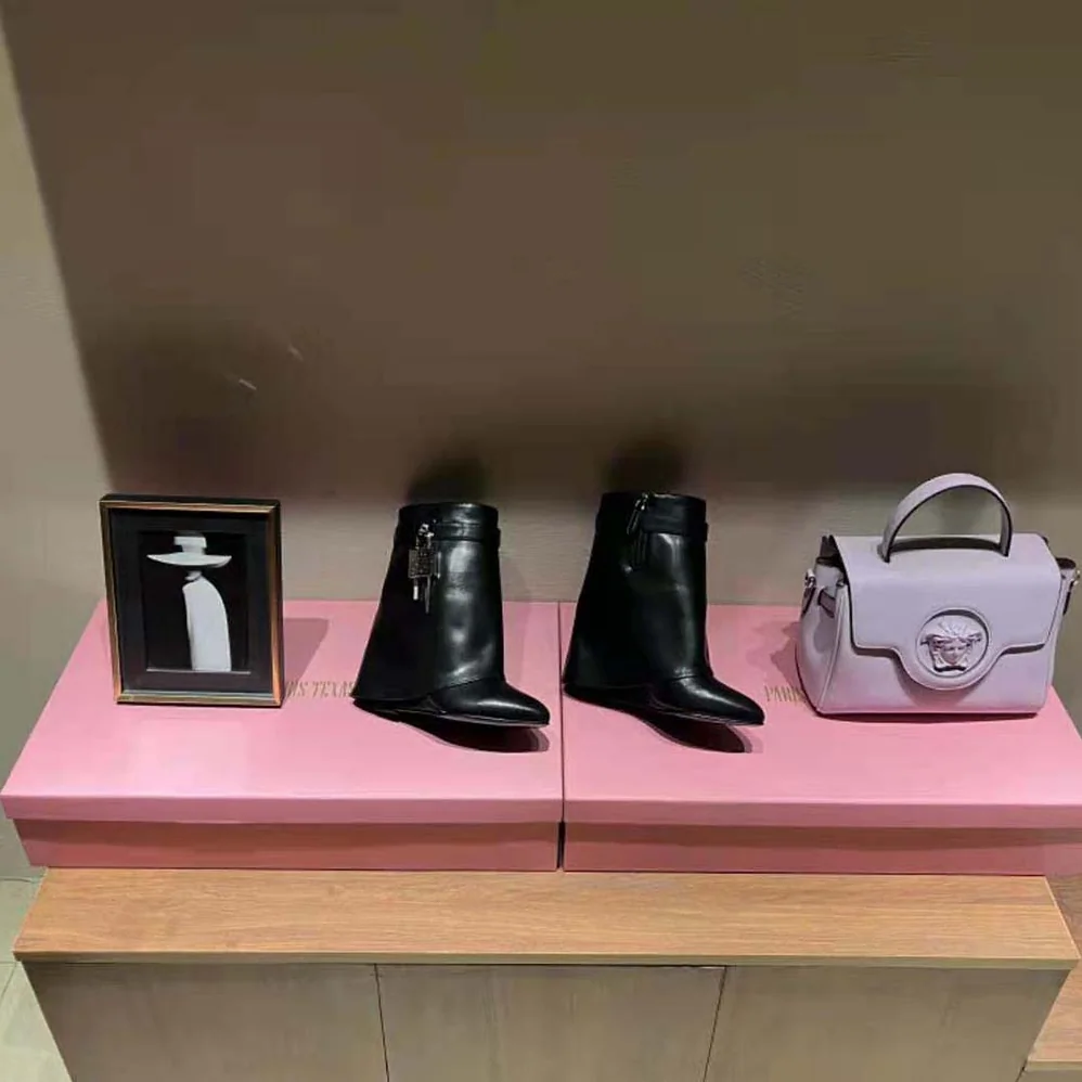 Givenchy Shark Lock Ankle Boots in Leather for Women in Black