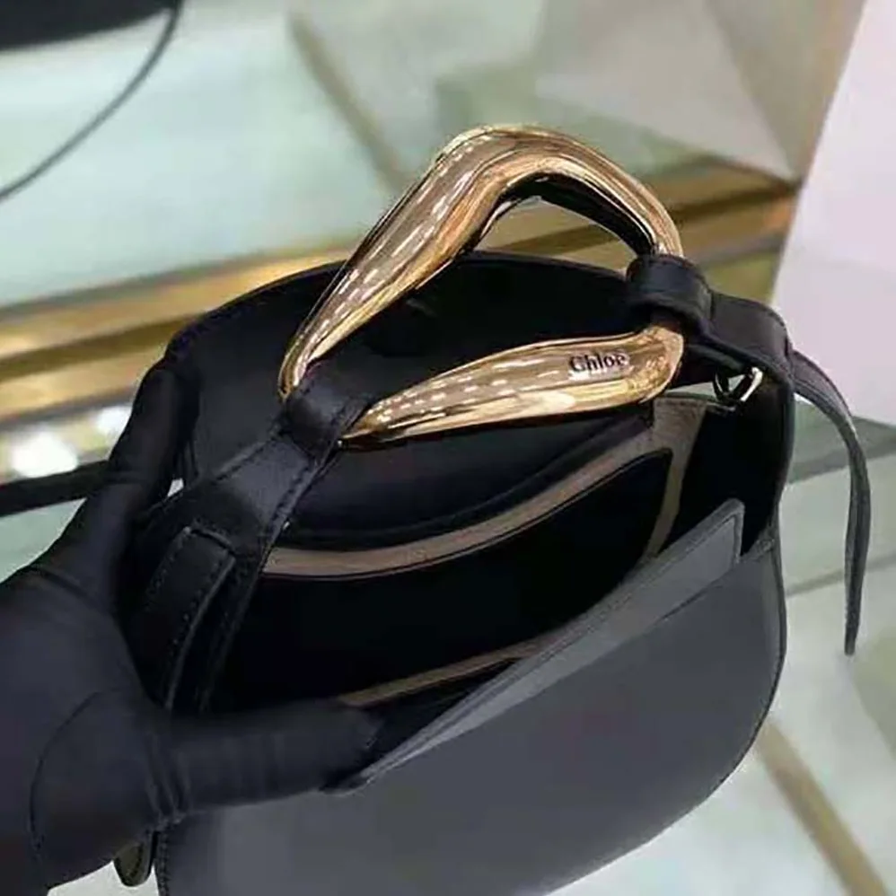 Chloe Kiss Small Purse in Small Grain Calfskin for Women in Black
