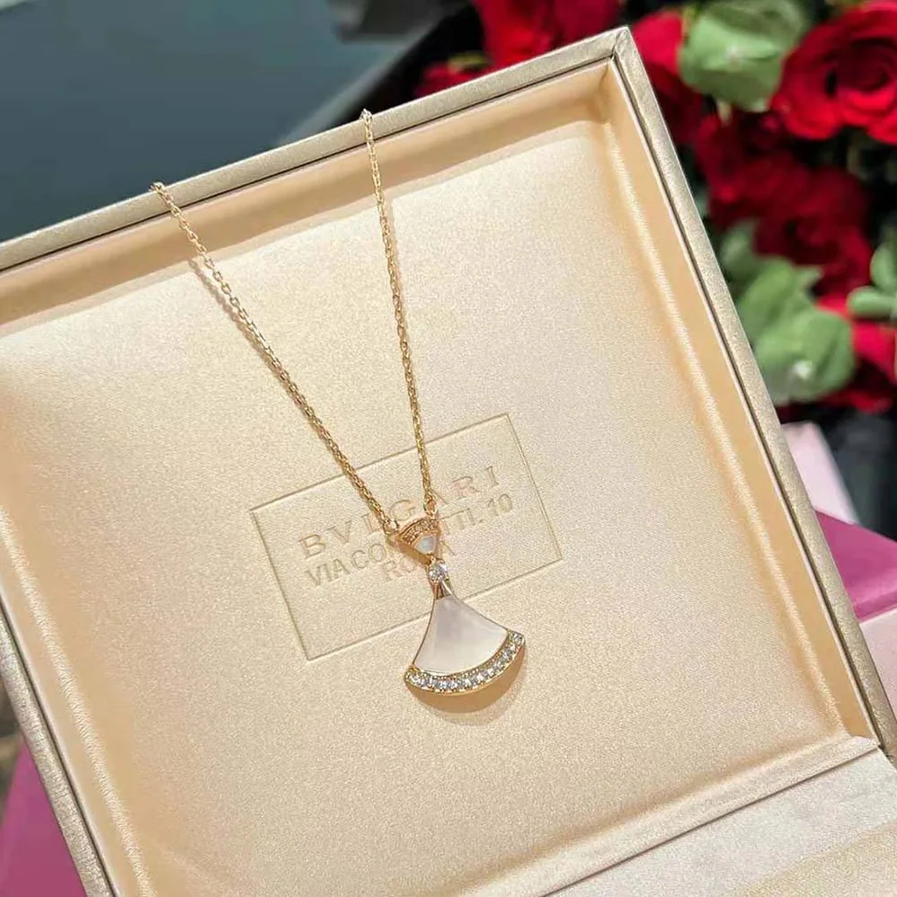 Bvlgari DIVAS' DREAM Necklace in 18 KT Rose Gold with Pendant Set for Women in White