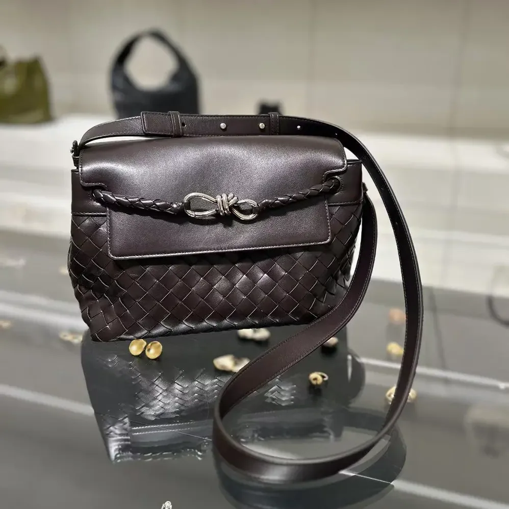 Bottega Veneta Small Andiamo Messenger for Men in Chocolate