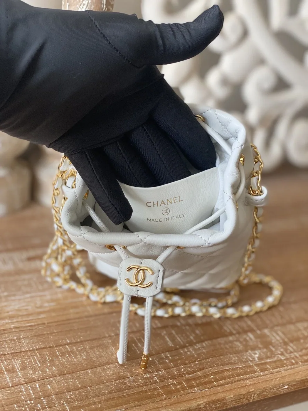 Chain Bucket Black in White / Chain Bucket Black in White /