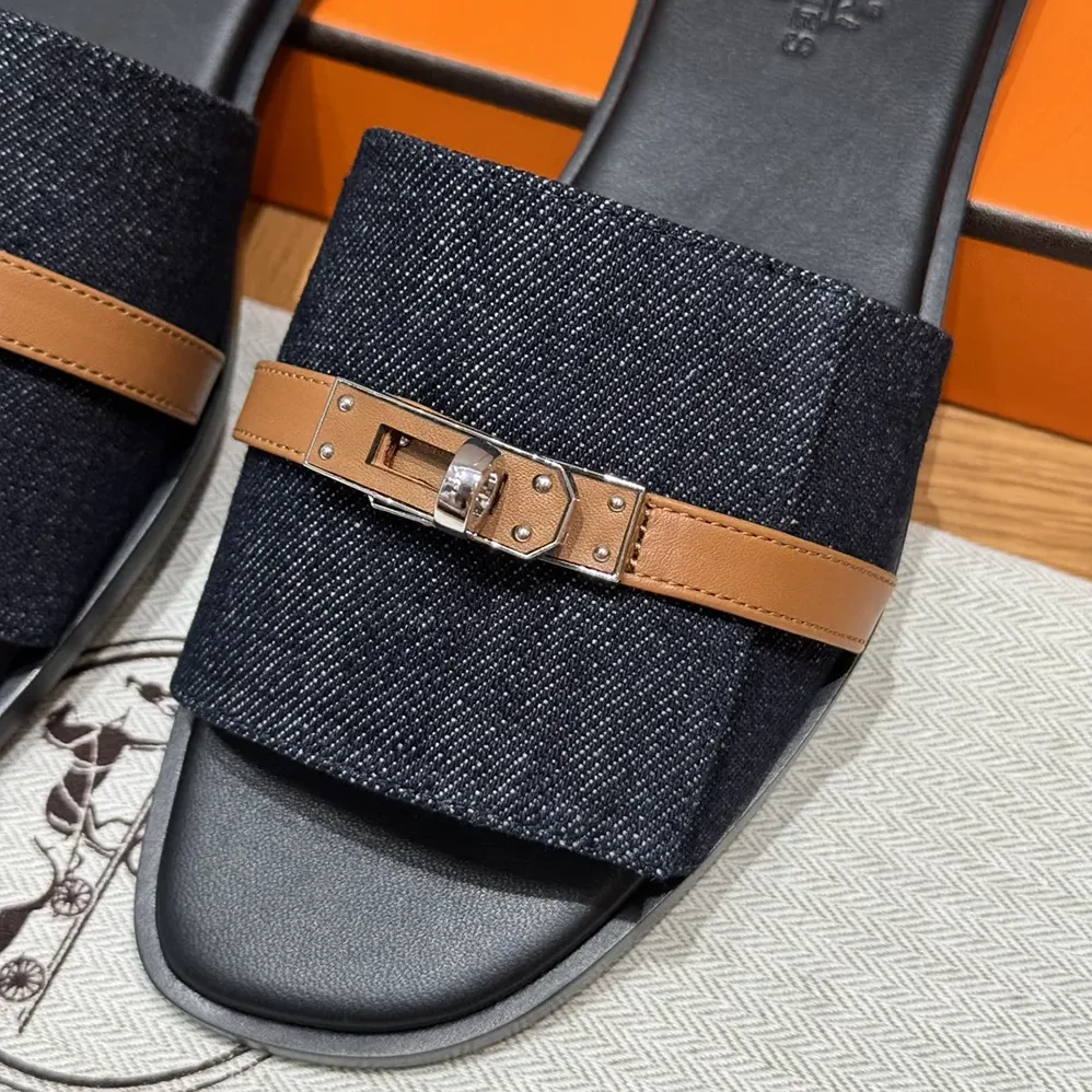 Hermes Giulia Sandal for Women in Navy Hermes Giulia Sandal for Women in Navy