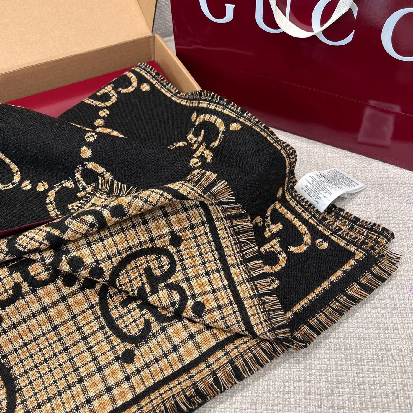 Gucci Check GG Scarf Black And Beige / Gucci Check GG Scarf Black And Beige /
