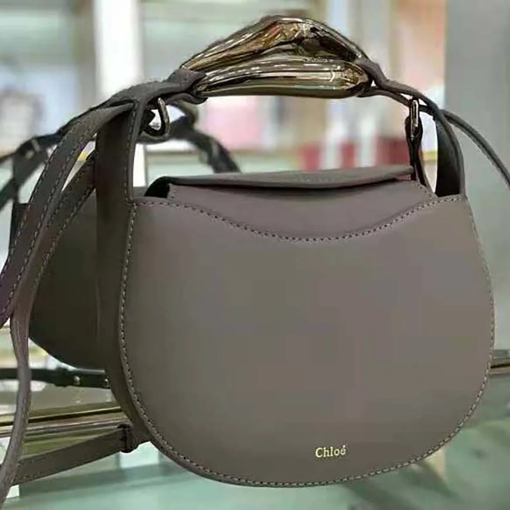 Chloe Kiss Small Purse in Small Grain Calfskin for Women in Gray