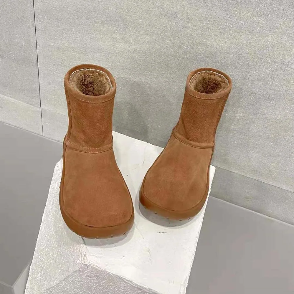 Bottega Veneta Snap Ankle Boot Realised in Shearling Calfskin for Unisex Bottega Veneta Snap Ankle Boot Realised in Shearling Calfskin for Unisex