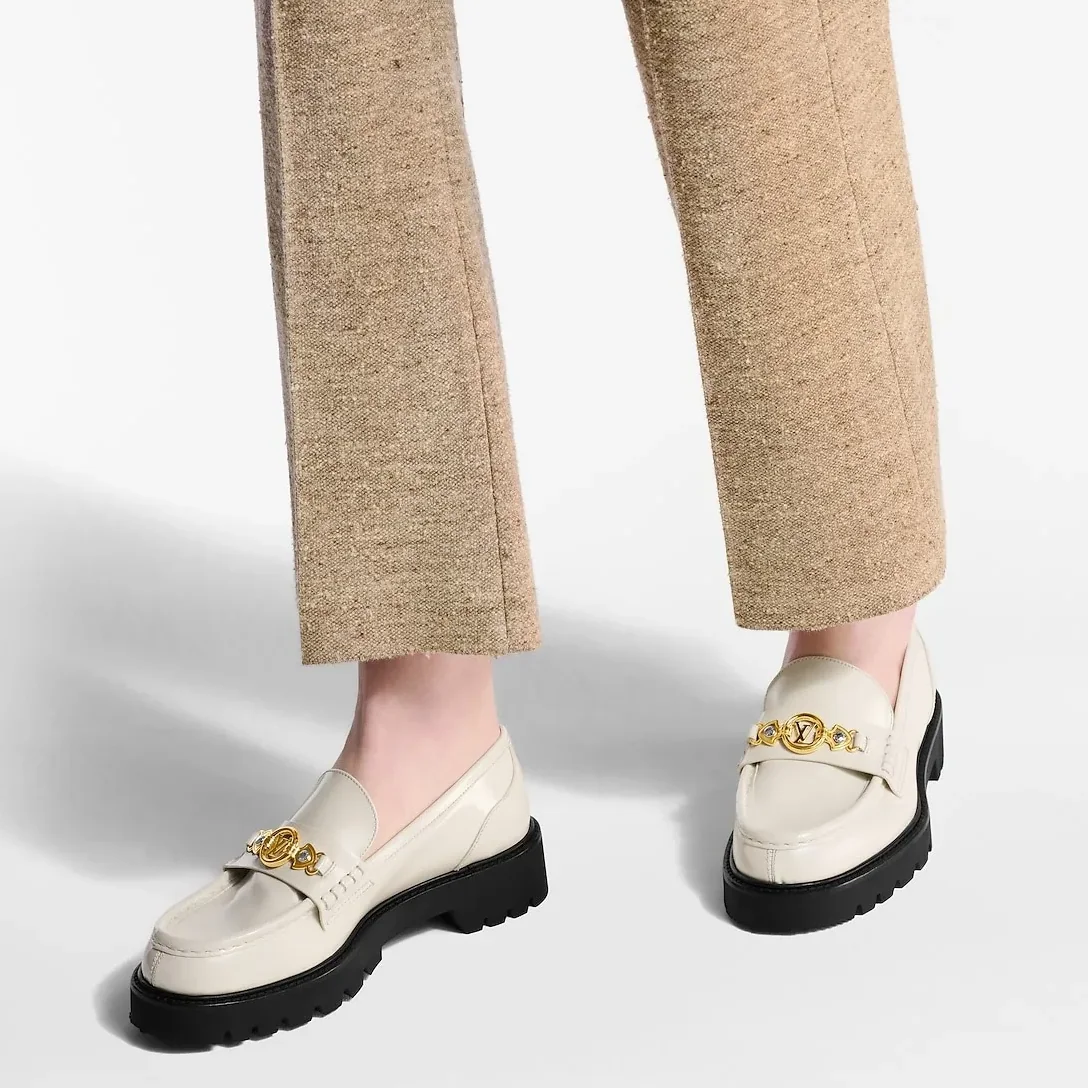 Louis Vuitton District Flat Loafer Ecru 1AGXIV Louis Vuitton District Flat Loafer Ecru 1AGXIV