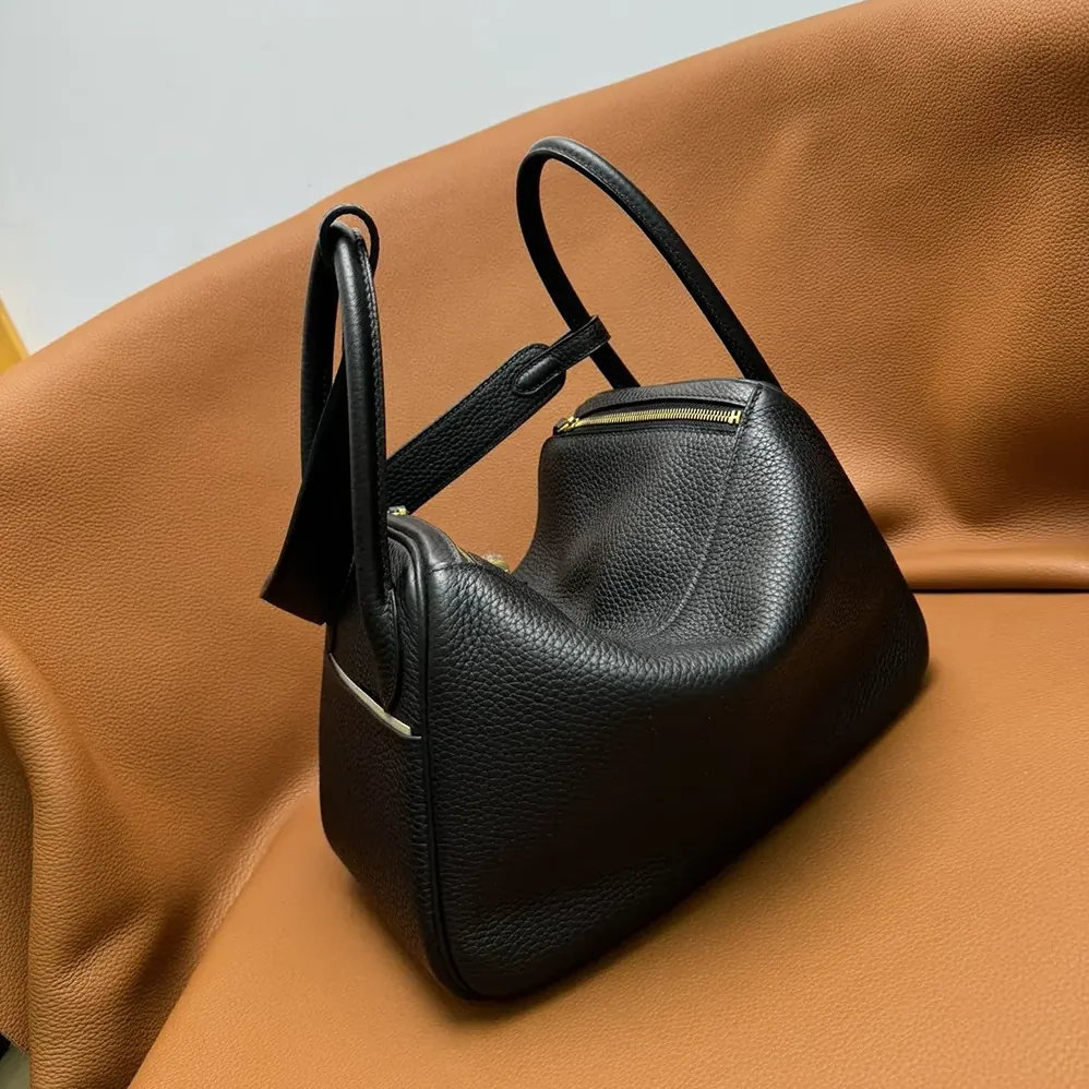 Hermes Lindy 26 in Clemence Leather for Women in Black/Gold