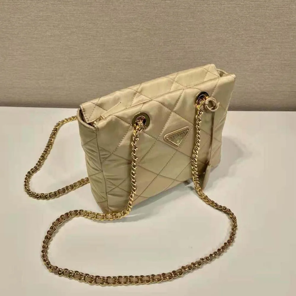 Prada Re-Edition 1995 Chaîne Re-Nylon Tote Bag for Women in Beige Prada Re-Edition 1995 Chaîne Re-Nylon Tote Bag for Women in Beige