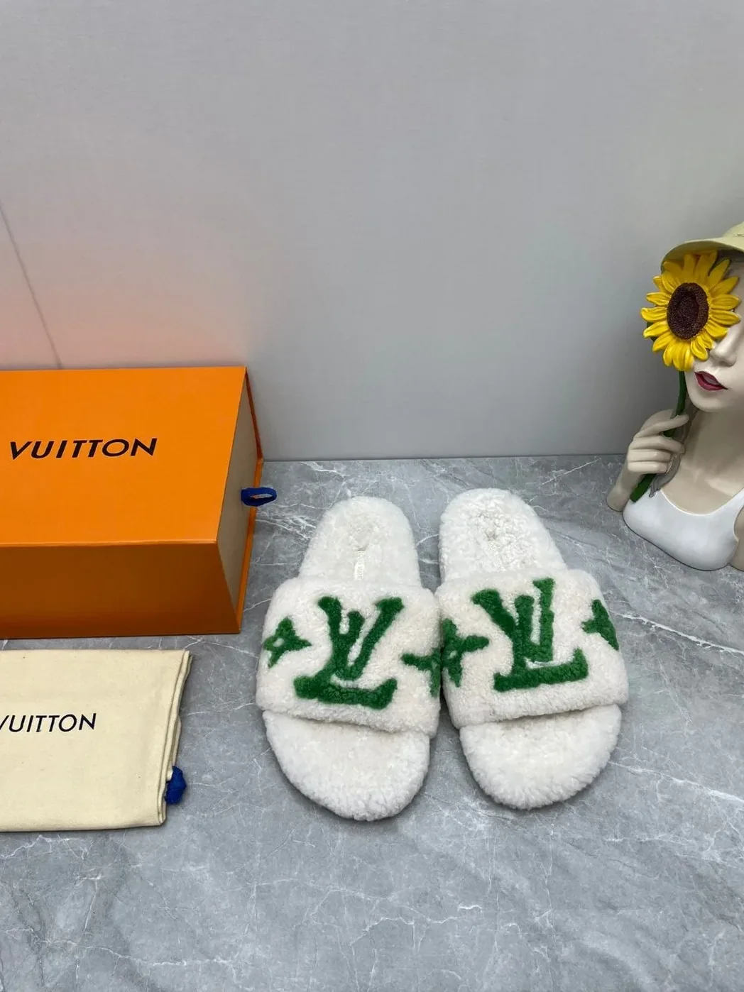 Louis Vuitton Paseo Flat Comfort Mule Green Louis Vuitton Paseo Flat Comfort Mule Green