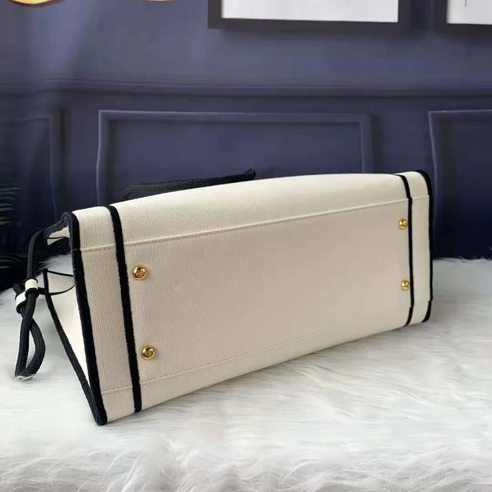 Fendi Medium Fendi Roma Shopper Undyed Canvas Shopper Bag for Women