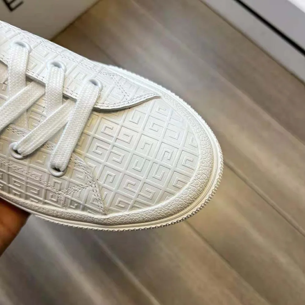 Givenchy Oswald City Sport Sneakers in Leather for Unisex in White