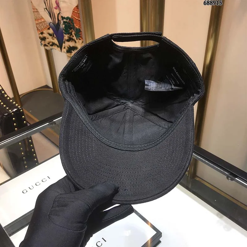 Balenciaga Classic Baseball Cap with Balenciaga Embroidered Logo for Unisex in Black
