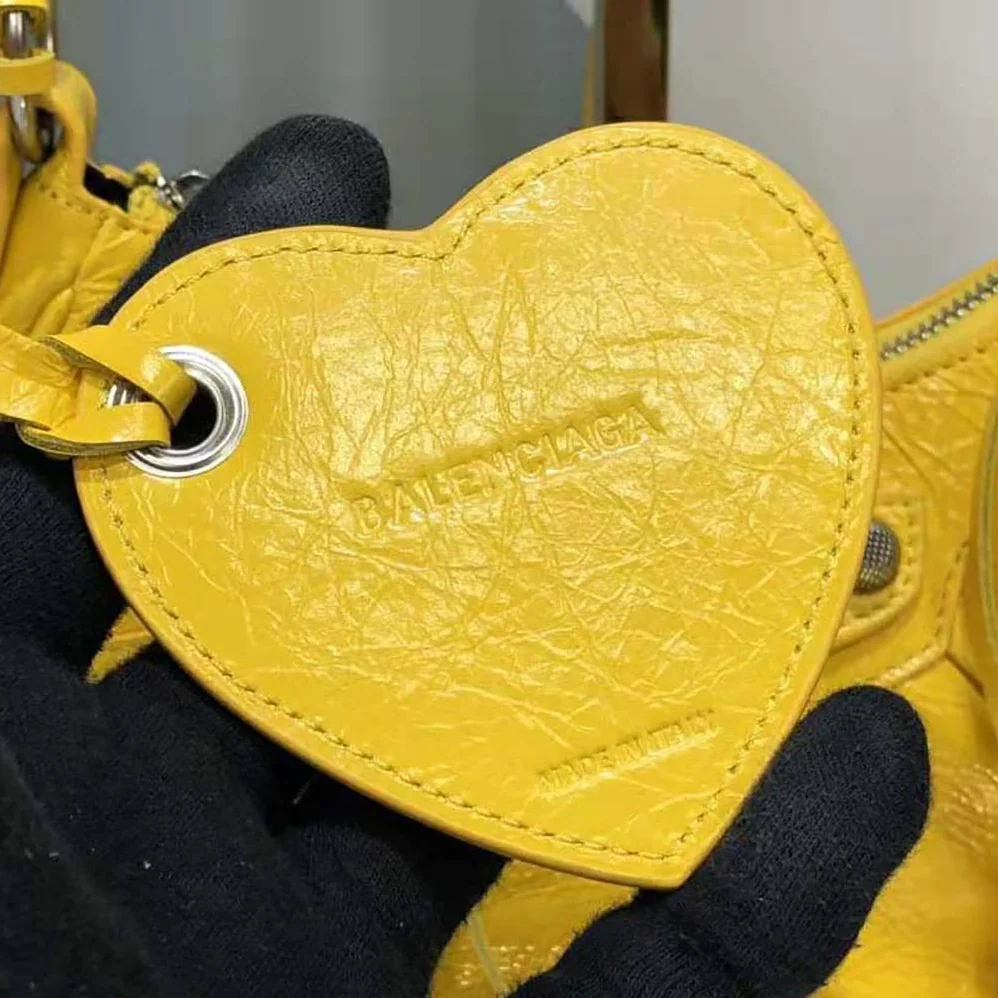 Balenciaga Le Cagole XS Shoulder Bag in Yellow for Women Balenciaga Le Cagole XS Shoulder Bag in Yellow for Women