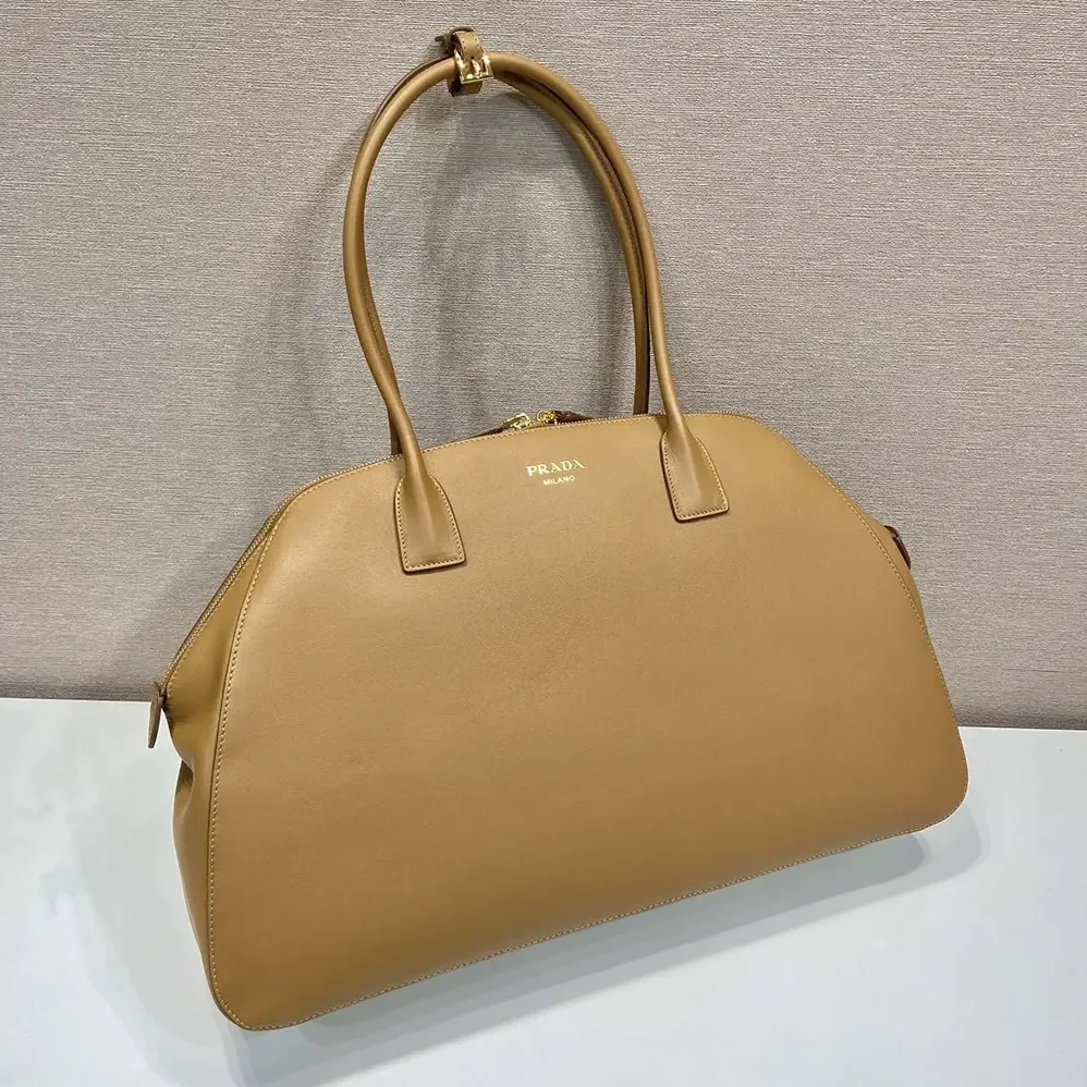 Prada Large Leather Tote Bag with Zipper Closure for Women in Brown Prada Large Leather Tote Bag with Zipper Closure for Women in Brown