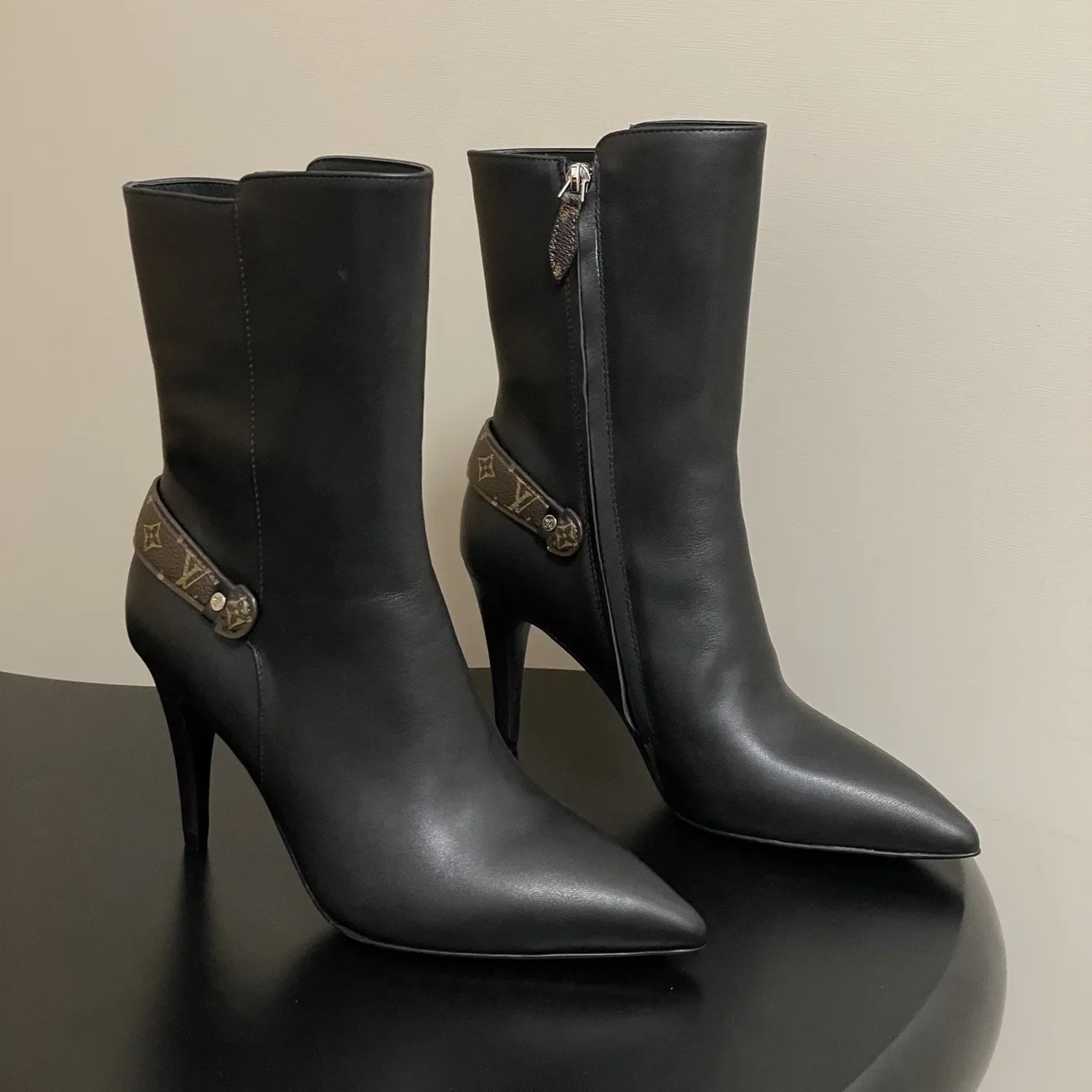 Louis Vuitton Legacy Ankle Boots Black 1AIEUG Louis Vuitton Legacy Ankle Boots Black 1AIEUG
