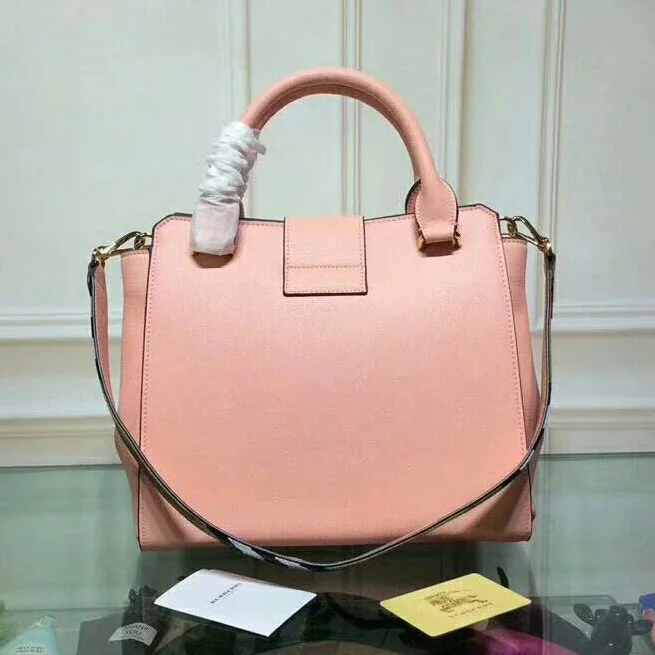 Burberry Medium Buckle Tote in Grainy Leather in Pink