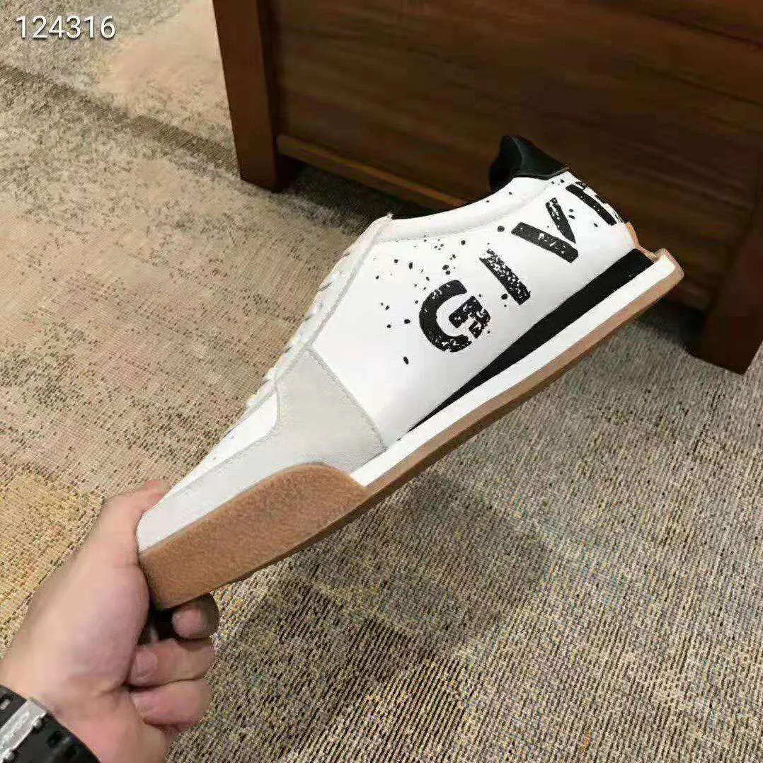Givenchy Low Sneakers in Leather for Men in White Givenchy Low Sneakers in Leather for Men in White