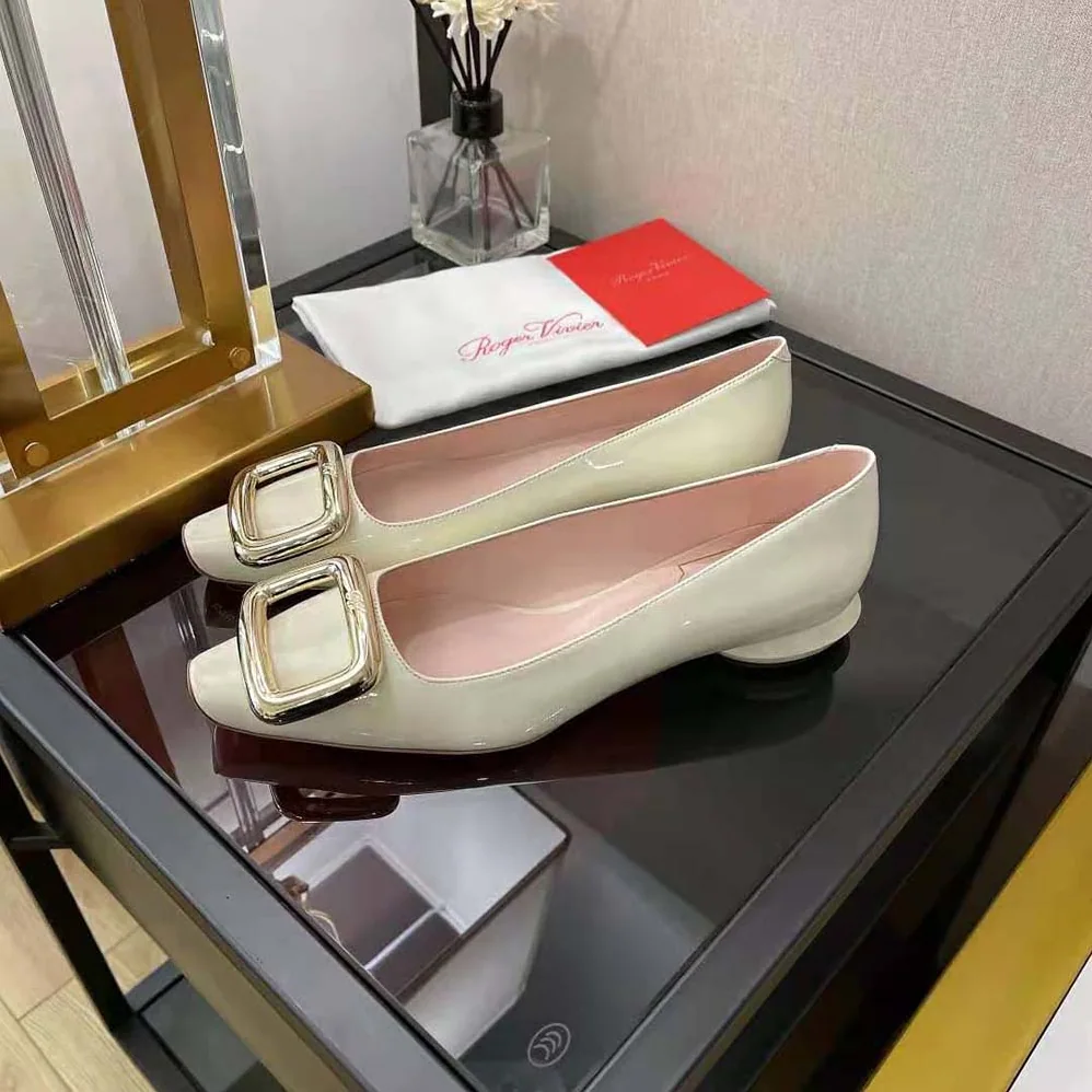 Roger Vivier Viv Choc Metal Buckle Ballerinas in Patent Leather for Women in White Roger Vivier Viv Choc Metal Buckle Ballerinas in Patent Leather for Women in White