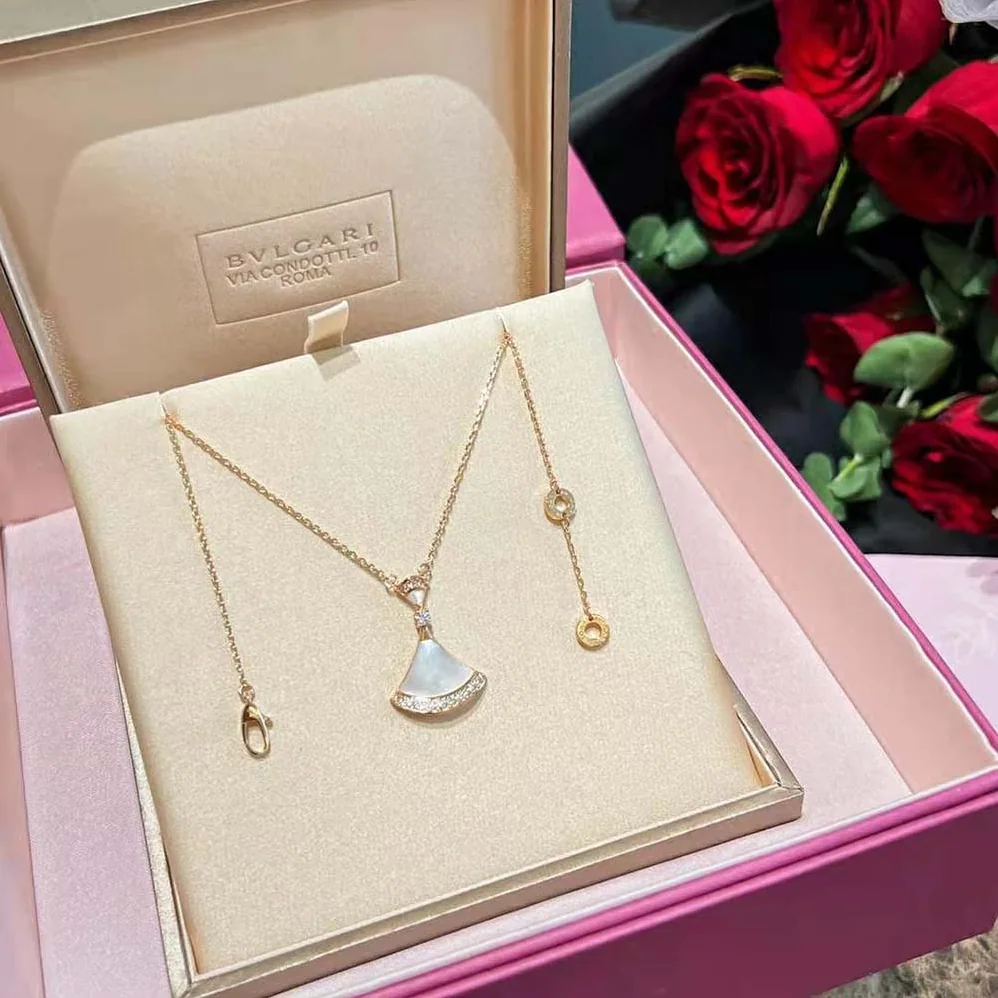 Bvlgari DIVAS' DREAM Necklace in 18 KT Rose Gold with Pendant Set for Women in White
